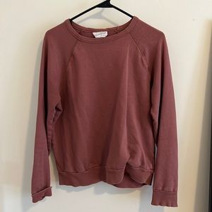 Red crew neck sweatshirt! Very comfy, fits XS-M